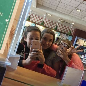 Meet your Posher, Ashley